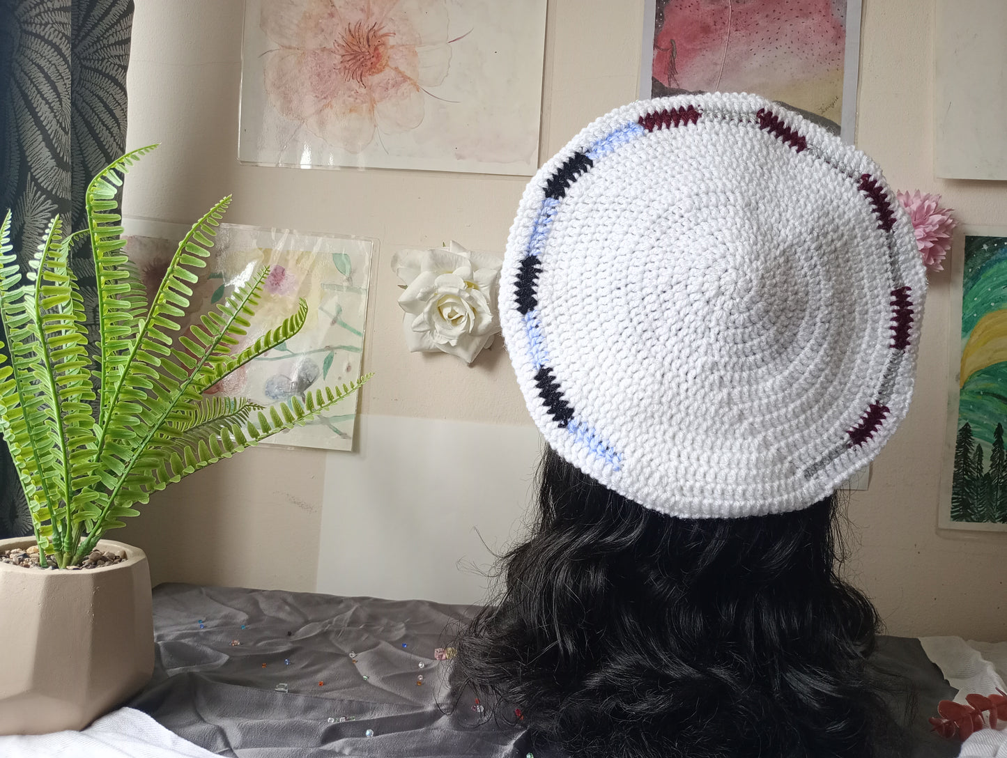 White Checkered Crochet Beret - with detachable bow.